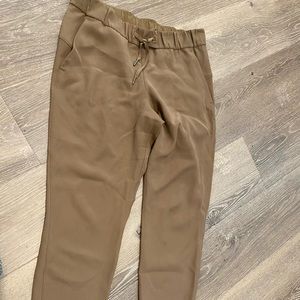 Lululemon On the Fly 7/8 Woven size 8